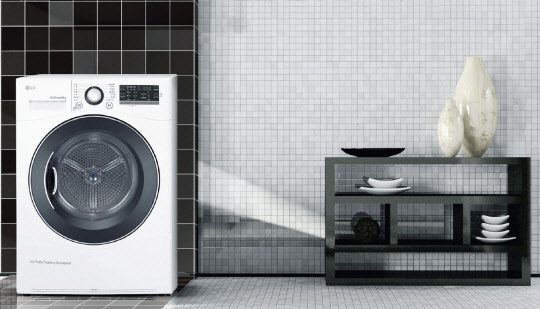 LG전자는 용량과 사용 편의성이 한층 강화한 트롬 전기식 건조기 신제품 2종(모델명 RH9WA, RH9SA)을 출시했다고 26일 밝혔다. 전기식 건조기 제품 (모델명 RH9WA) <LG전자 제공>